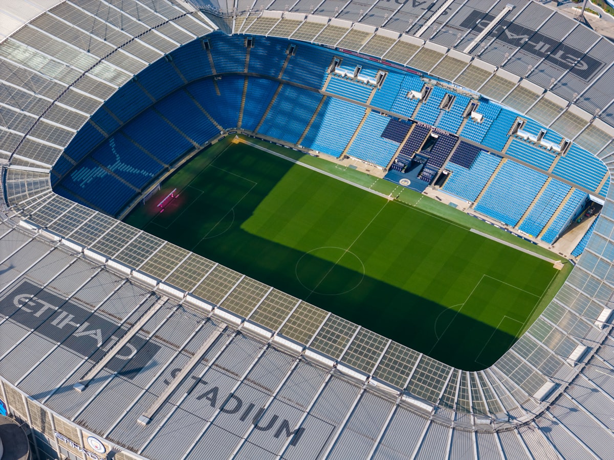 Stadion sepak bola dilihat dari udara